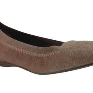 BNIB Stuart Weitzman Topo Pindot Shoes